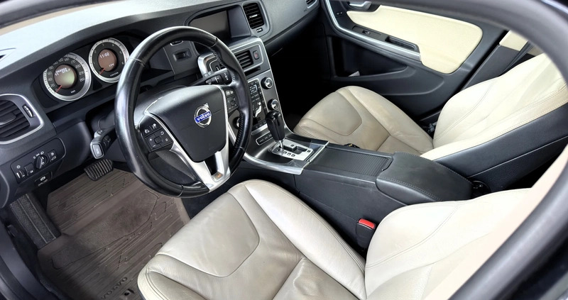 Volvo V60 cena 34900 przebieg: 262000, rok produkcji 2011 z Olsztyn małe 781